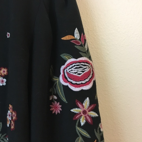 Drew Embroidered Puffed Sleeve Crew Sweatshirt - Picture 5 of 6